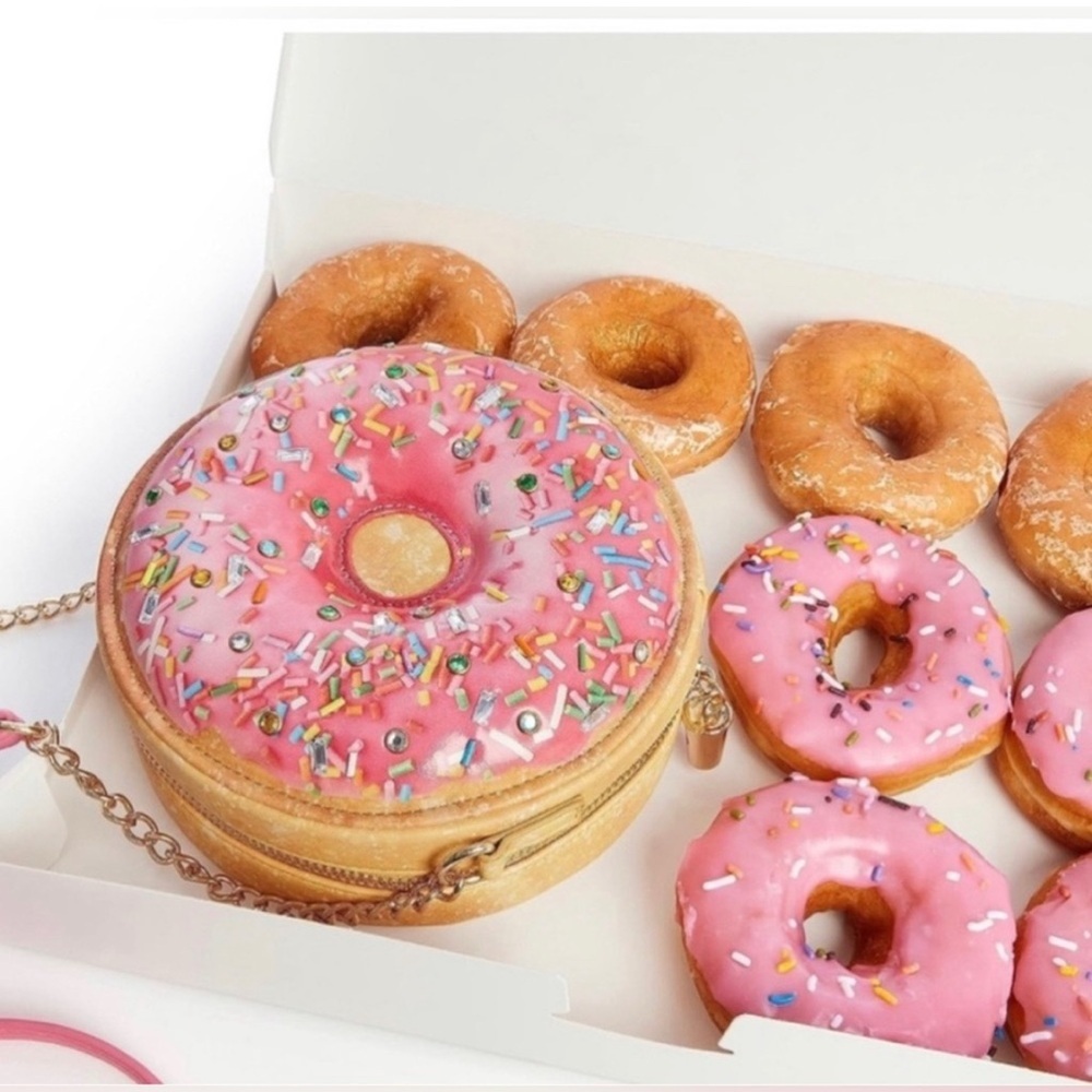 NWT Betsey Johnson Kitsch Glazy For You Donut Crossbody
Betsey Johnson